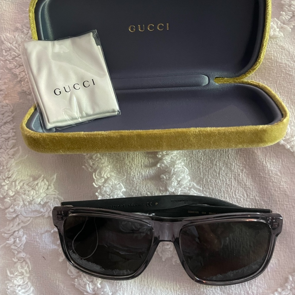 Gucci glasses with case and cloth